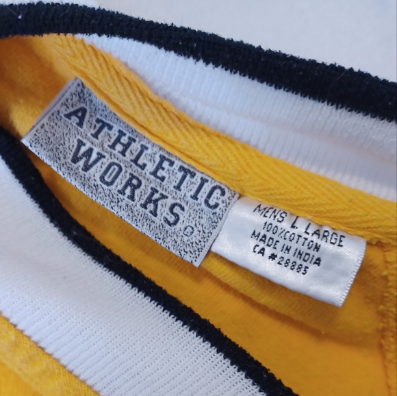 4/$60 Yellow & White Tee - Size Large - Picture 6 of 6